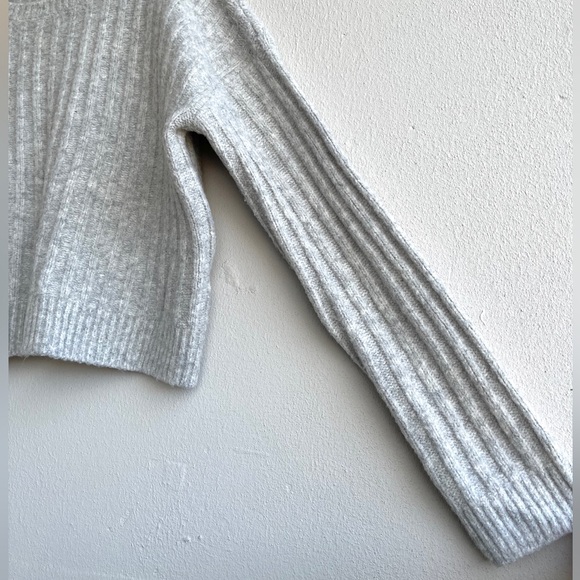 H&M | Grey Ribbed Knit Cropped Sweater - Picture 3 of 16